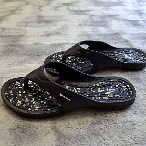 tek gear Shoes Tek Gear Womensgirls Flip Flops Size S 56 Poshmark